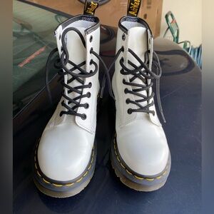 Dr. Martens Women’s 1460 smooth